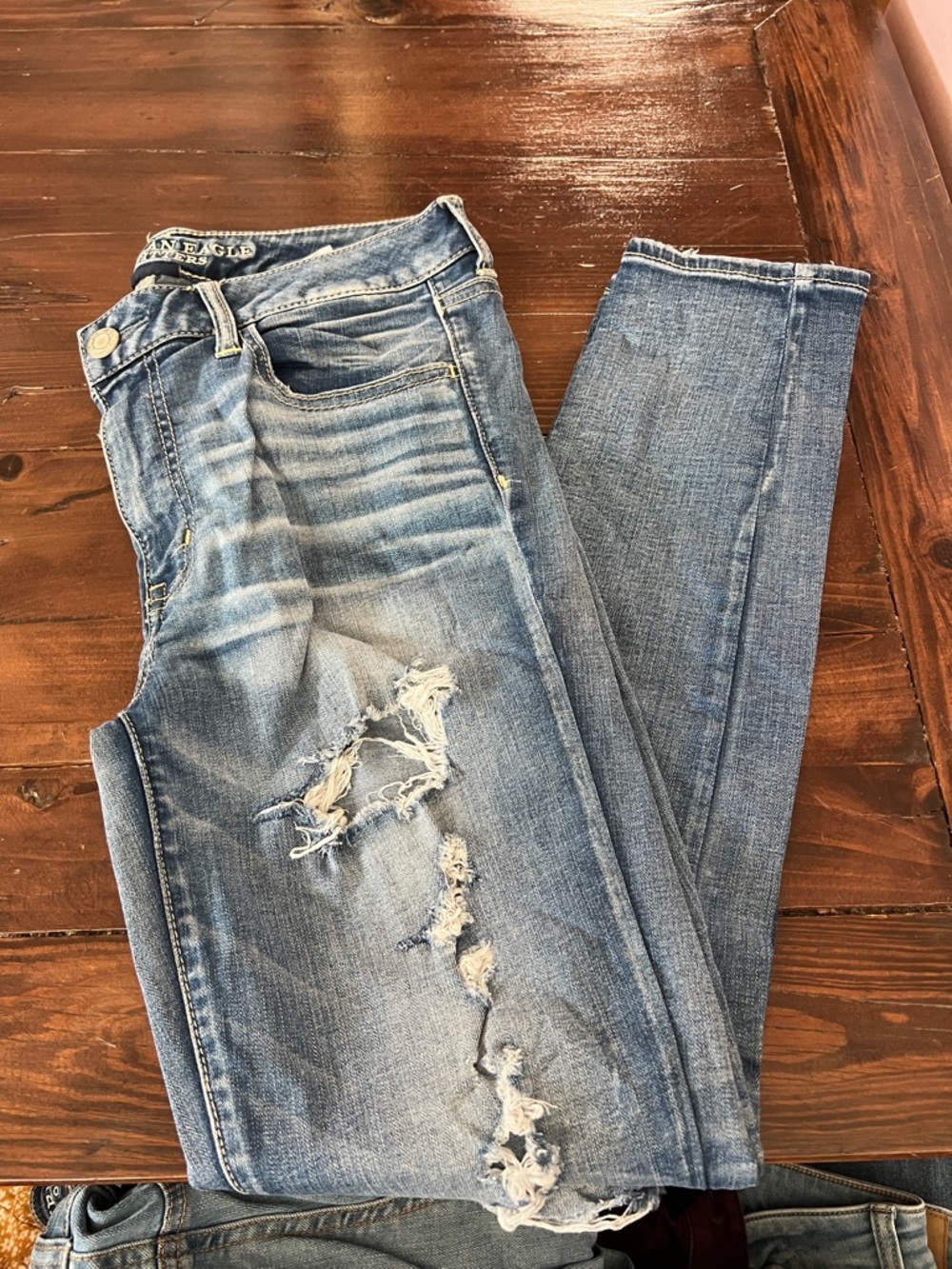 American Eagle Outfitters Women’s Light Blue Distressed Jeggings